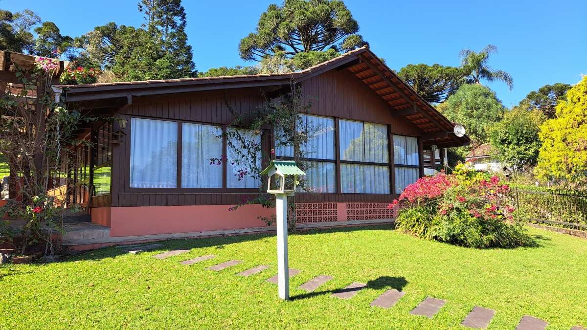CASA NA REPRESA DO PINHAL