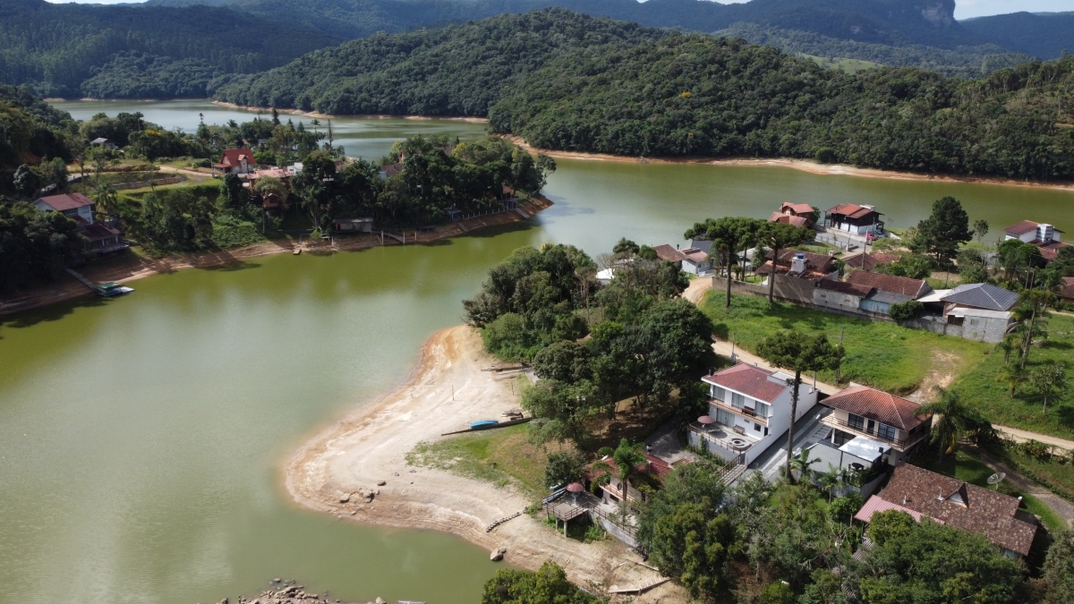 CASA EM PALMEIRAS