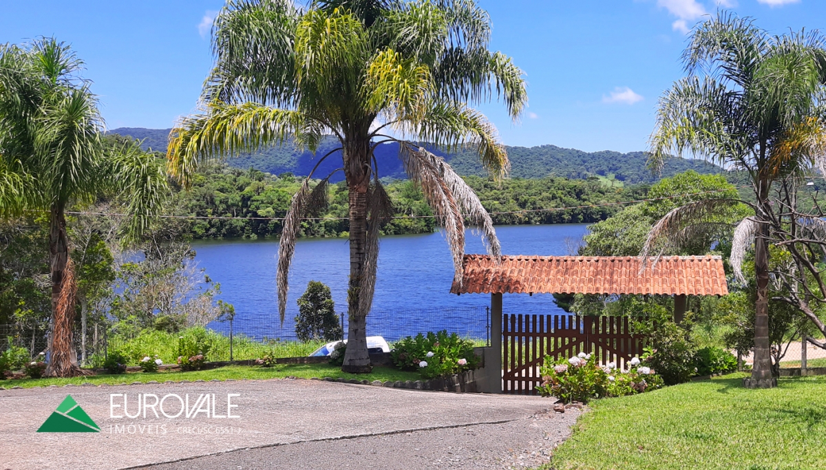 CASA COM 2 TERRENOS EM PALMEIRAS