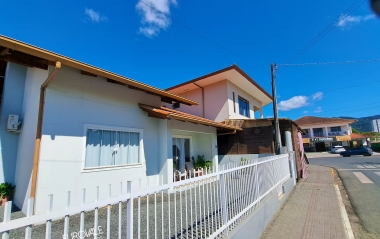 Casa no Centro de Rio dos Cedros